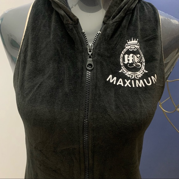 ❄️ Sleeveless Jacket in Black with a Hoodie and Pockets - Picture 4 of 10